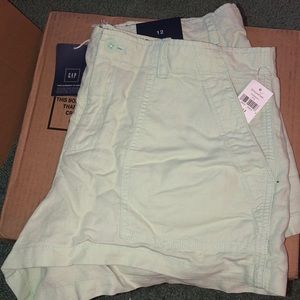 Light green linen Gap shorts